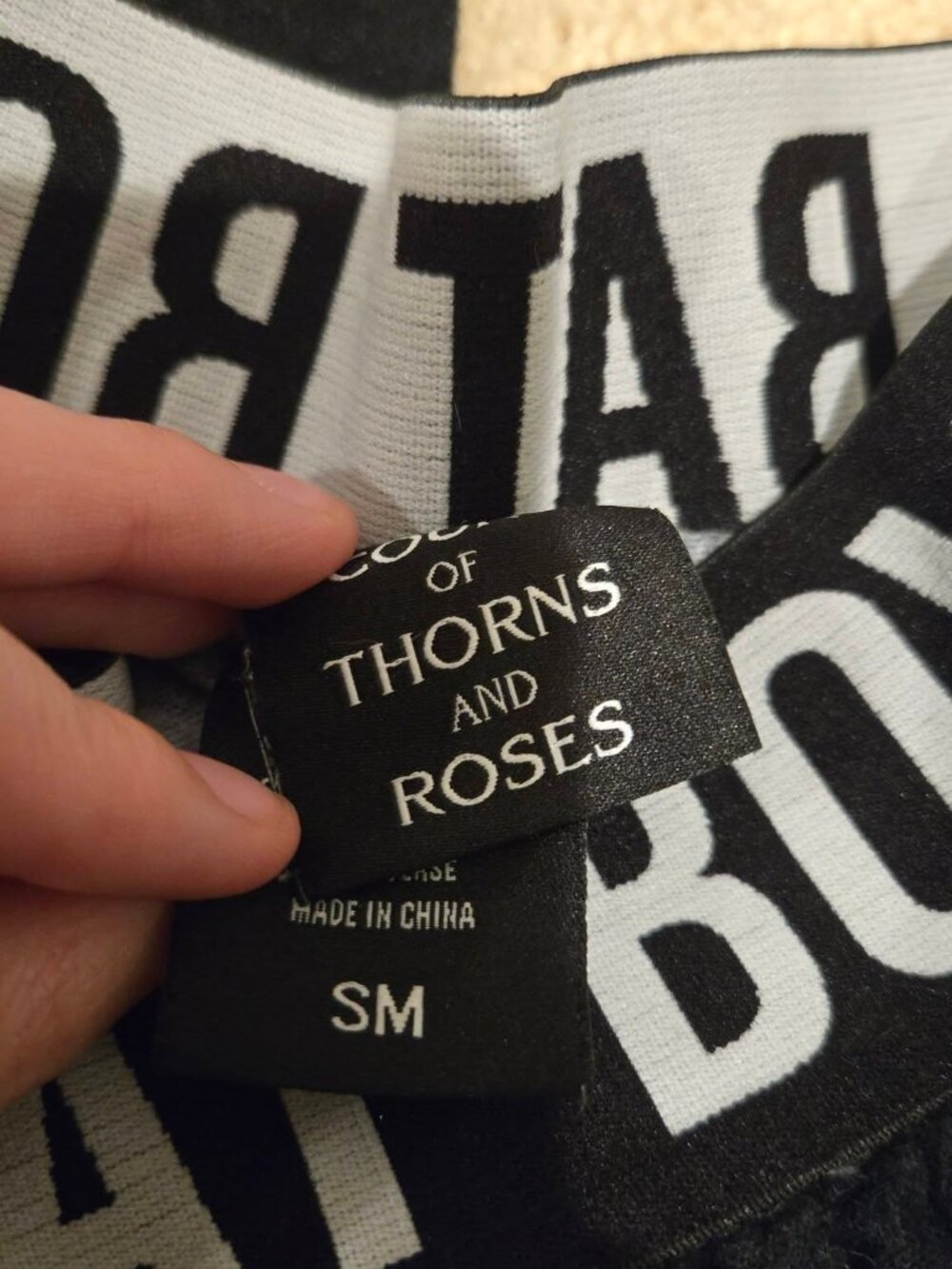 Hot Topic A Court of Thorns and Roses Bat Boys Pajama Pants Size Small - Picture 8 of 9